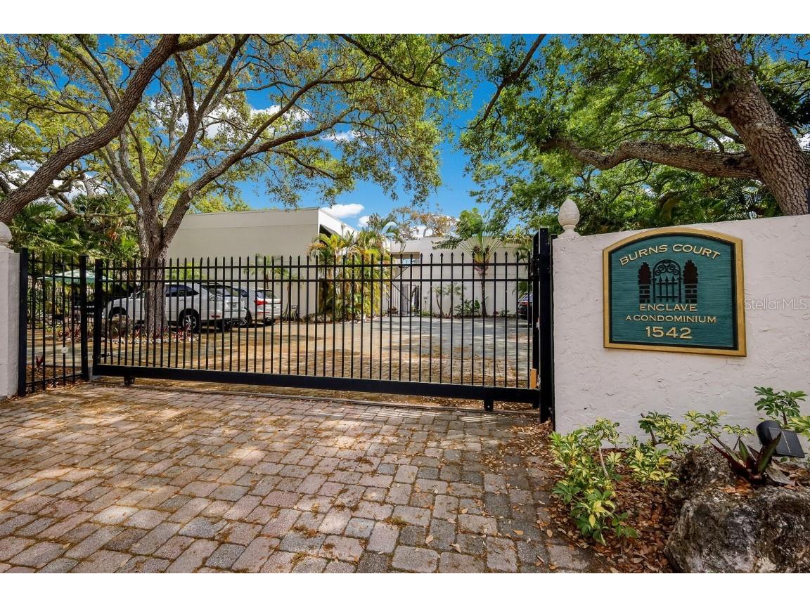 1542 Oak Street #6 Sarasota FL 34236 A4624938 image1