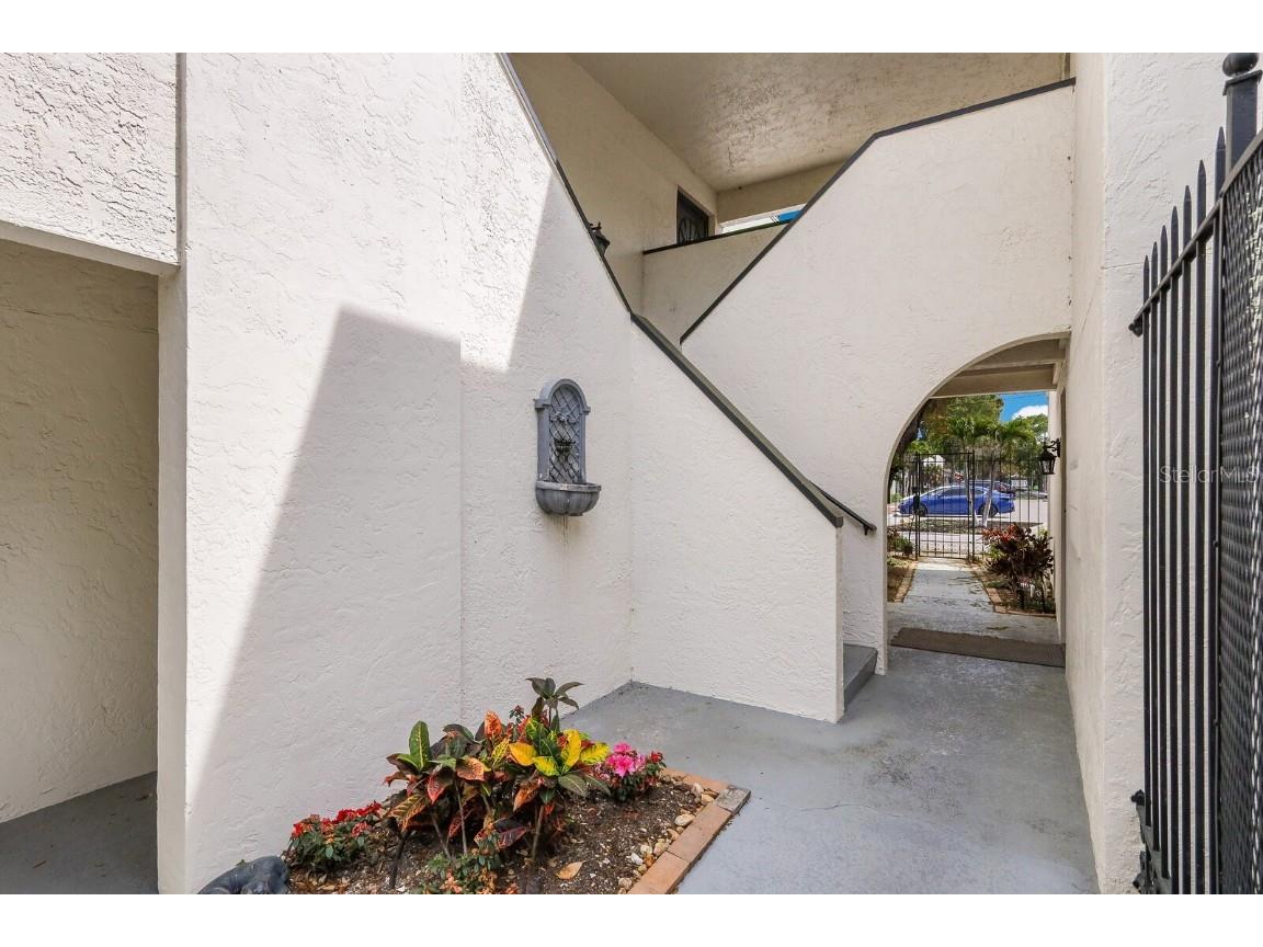 1542 Oak Street #6 Sarasota FL 34236 A4624938 image3