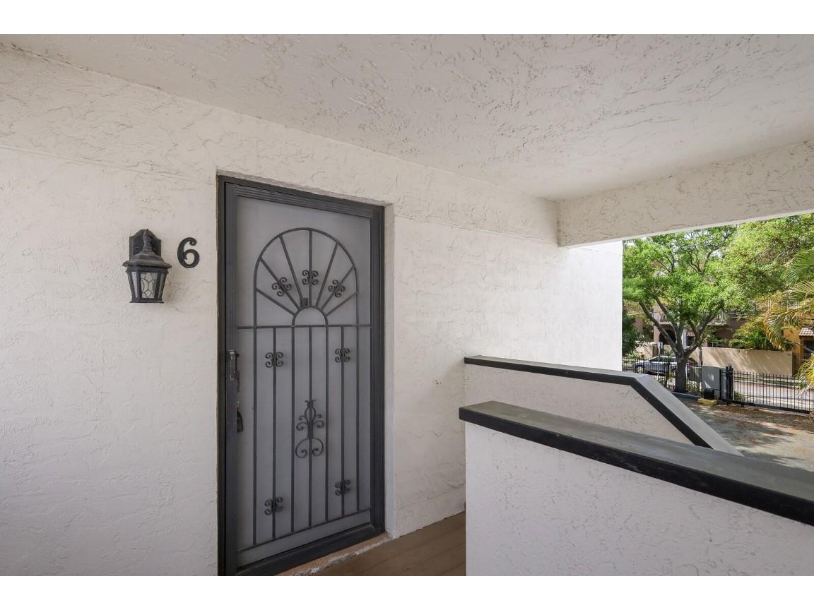1542 Oak Street #6 Sarasota FL 34236 A4624938 image4