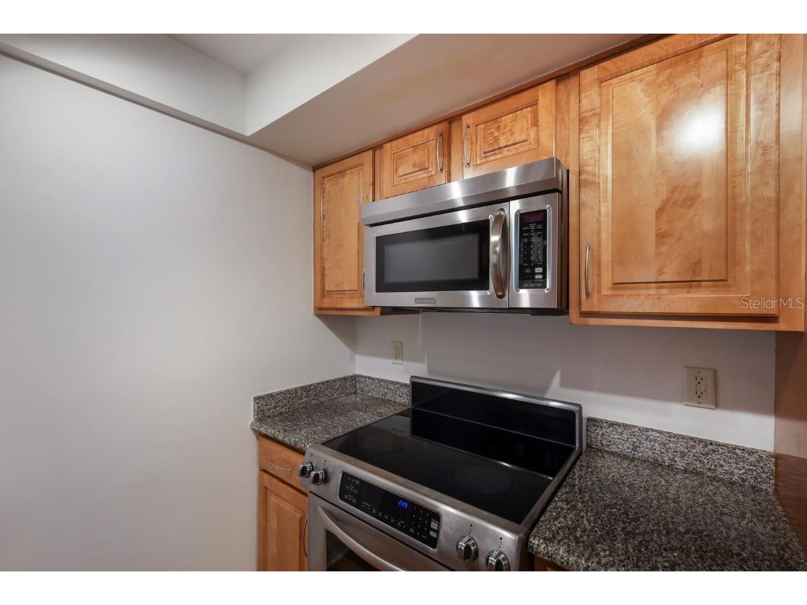 1542 Oak Street #6 Sarasota FL 34236 A4624938 image9