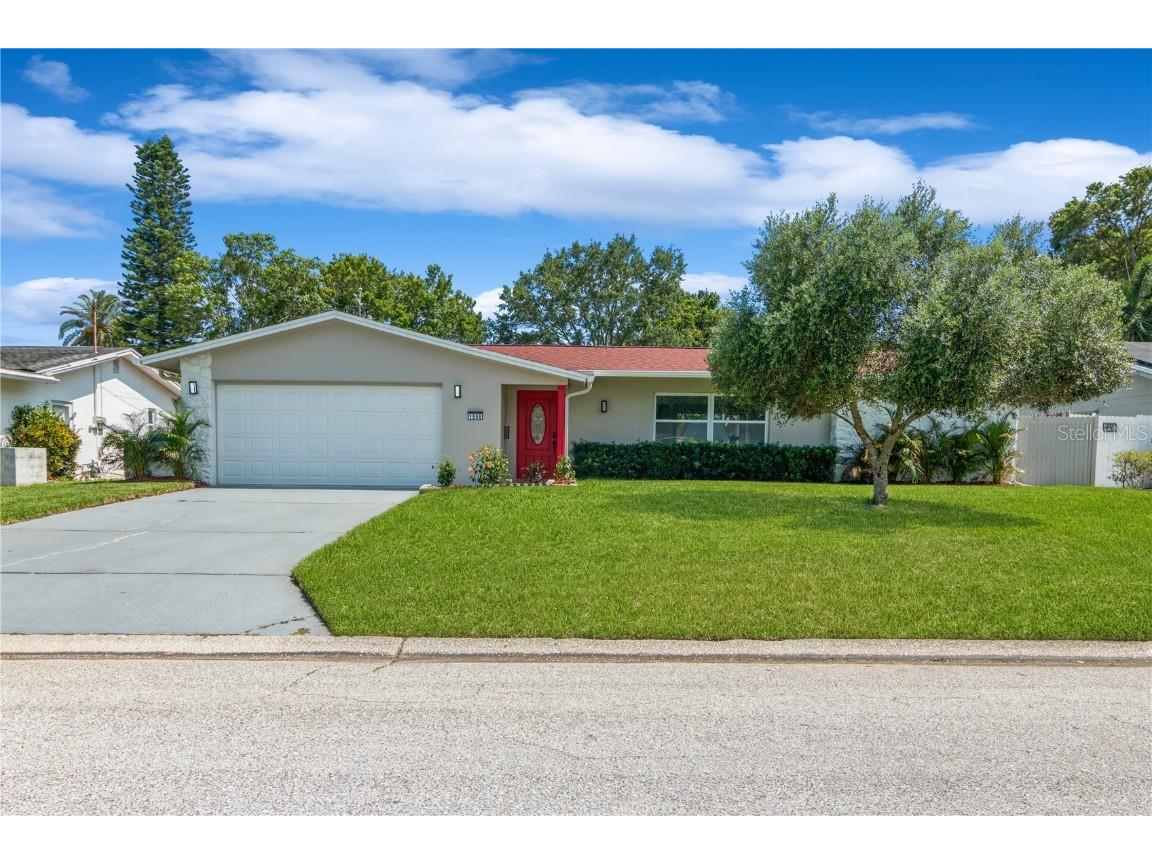 1546 69th Place S Saint Petersburg FL 33705 A4570324 image1