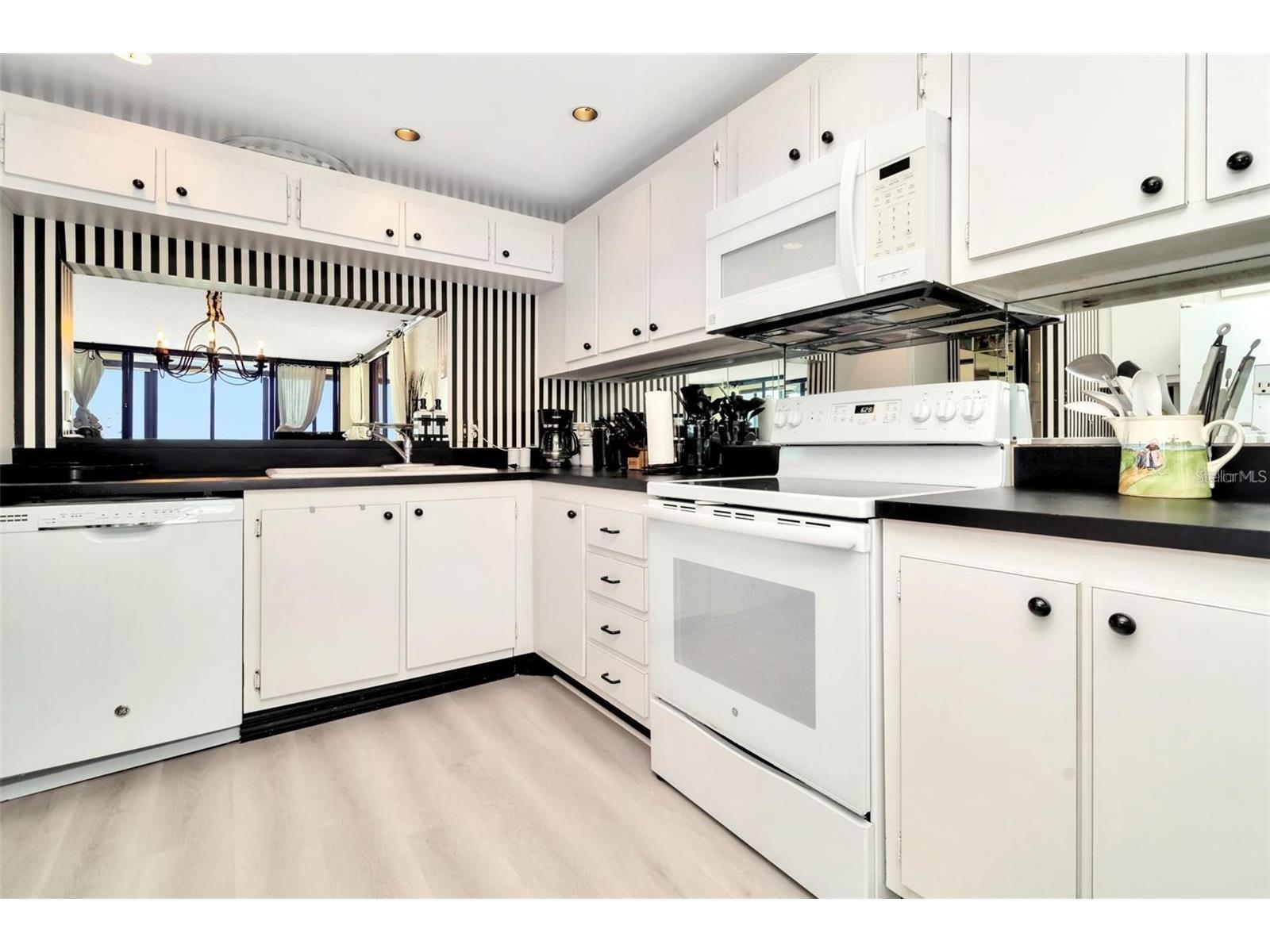15462 Gulf Boulevard #508 Madeira Beach FL 33708 TB8492852 image5