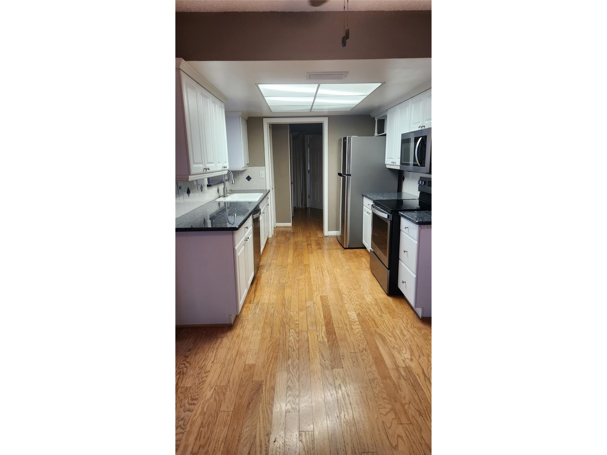 155 69th Avenue N Saint Petersburg FL 33702 W7887330 image8