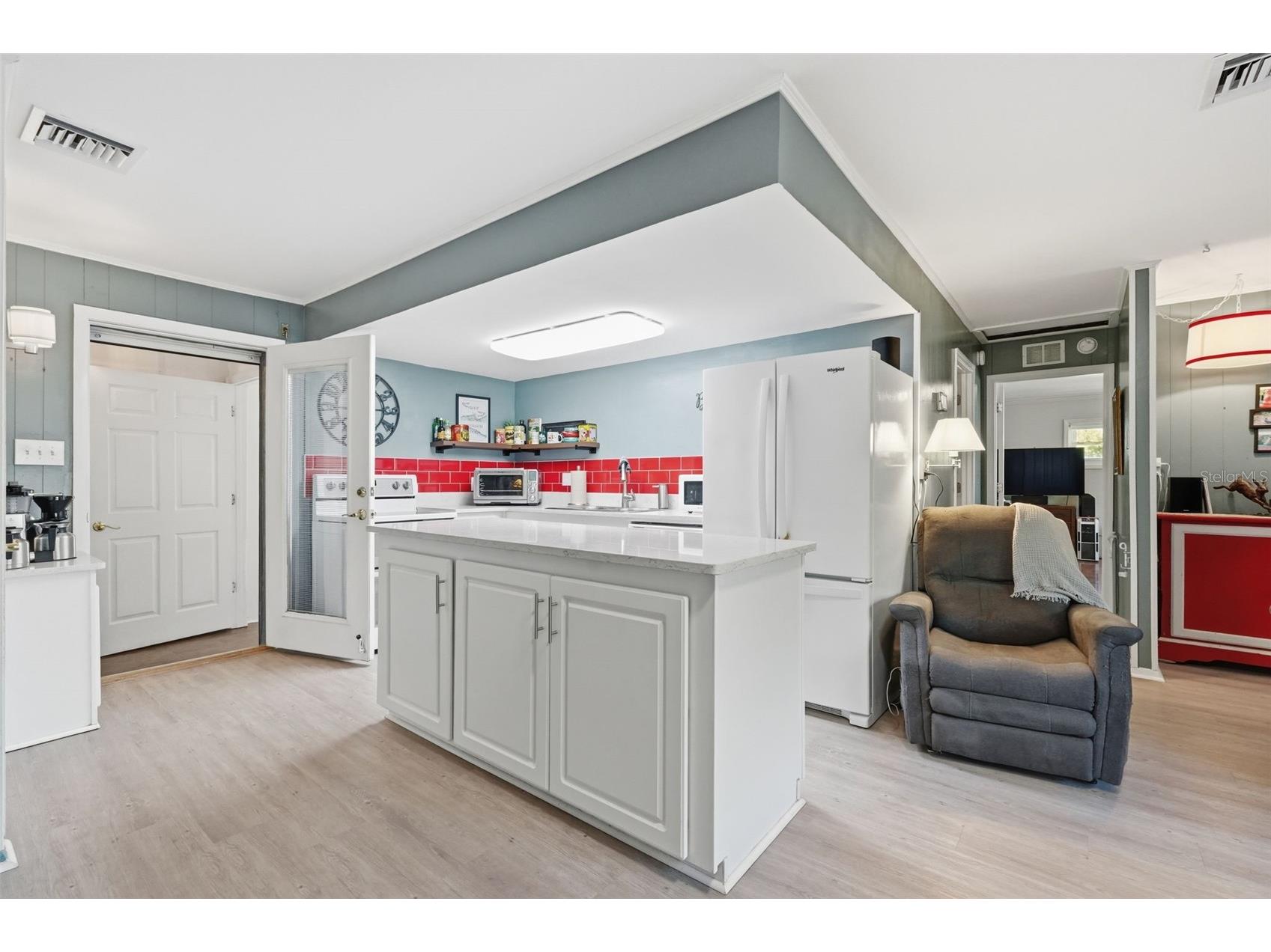 155 6th Street NE Largo FL 33770 TB8484912 image6