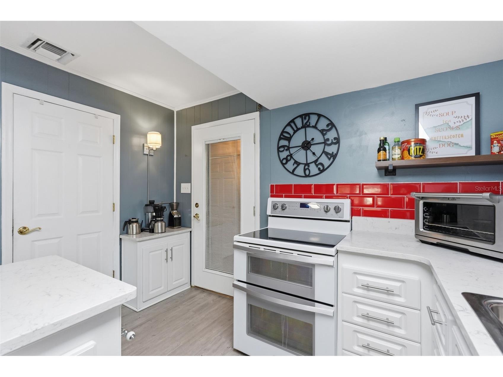 155 6th Street NE Largo FL 33770 TB8484912 image8