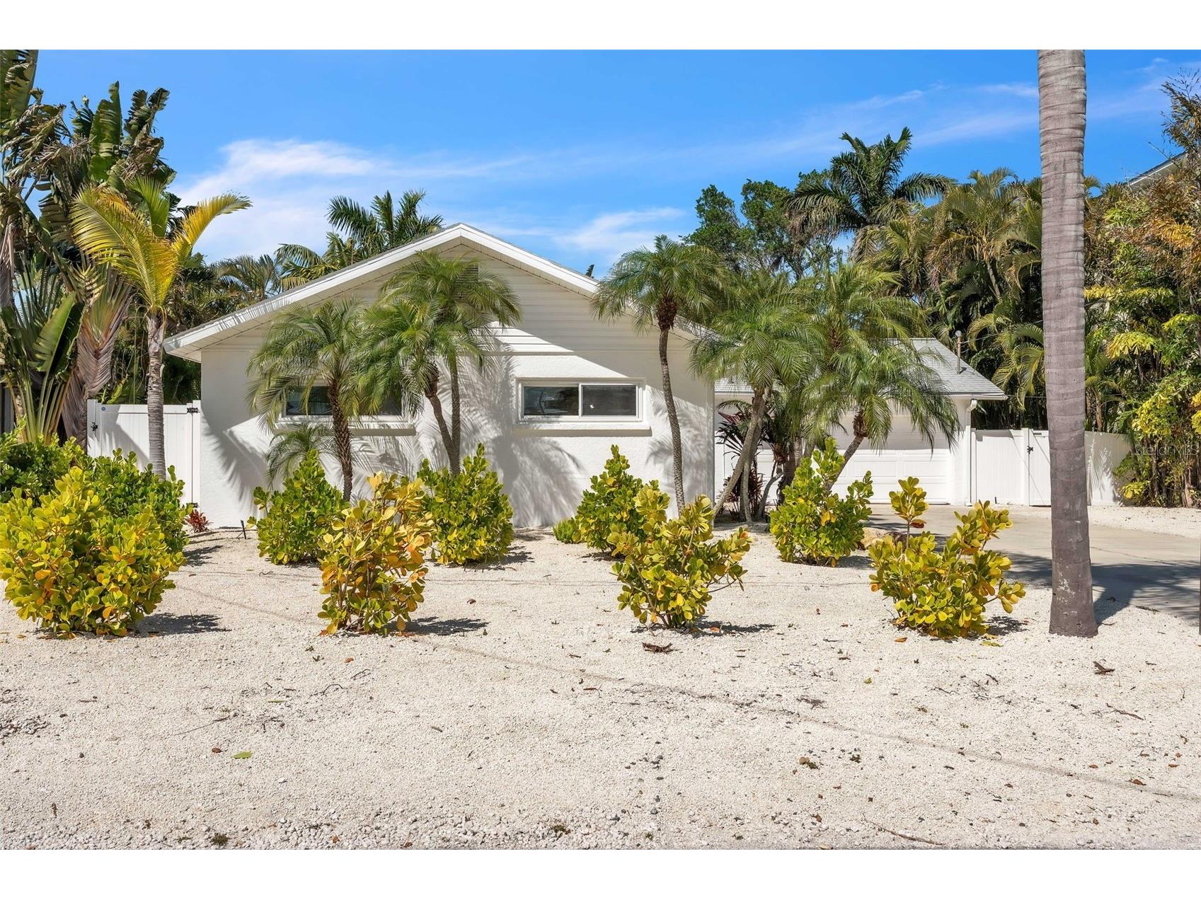 155 Crescent Drive Anna Maria FL 34216 A4684535 image3