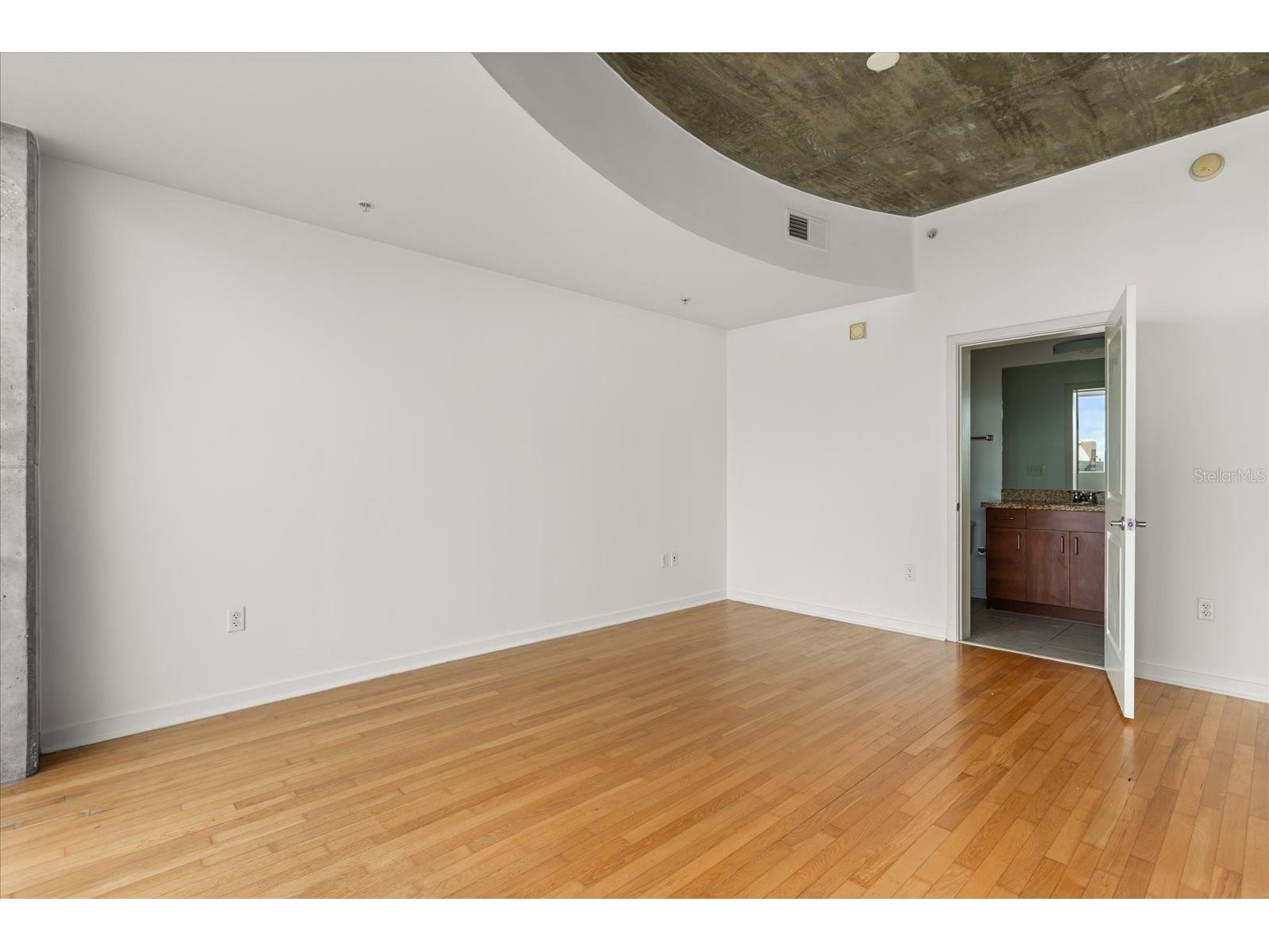 155 S Court Avenue #1011 Orlando FL 32801 O6377142 image7