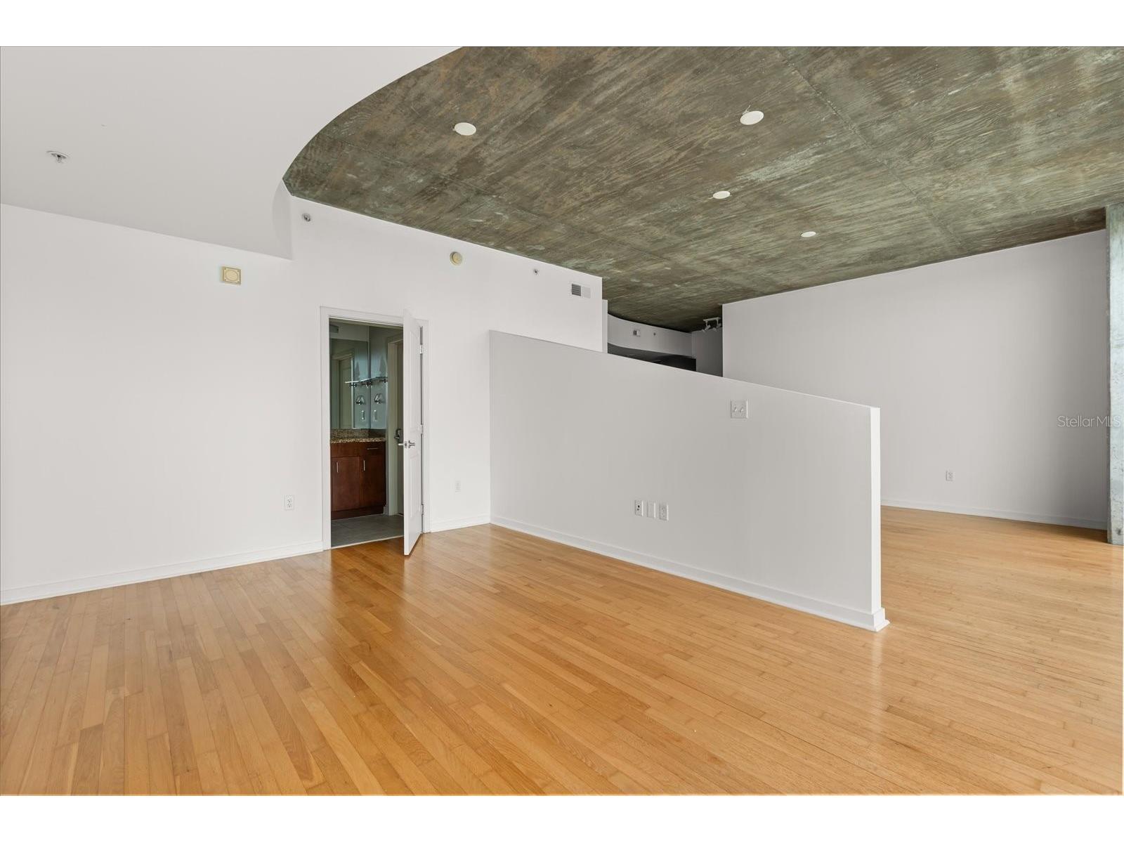 155 S Court Avenue #1011 Orlando FL 32801 O6377142 image8