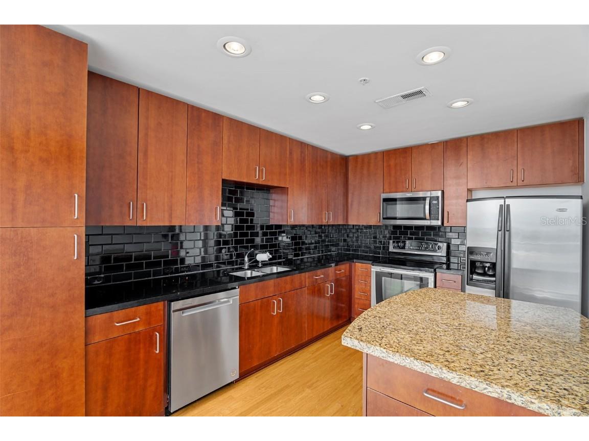 155 S Court Avenue #2008 Orlando FL 32801 O6310613 image6