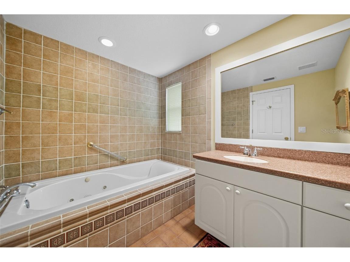 15507 N Himes Avenue Tampa FL 33618 TB8425641 image22