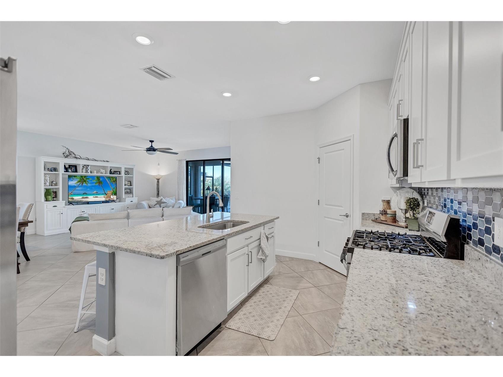 15531 Islandwalk Avenue Lakewood Ranch FL 34211 A4681244 image14