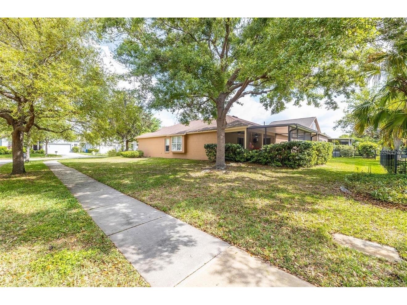 15534 Martinmeadow Drive Lithia FL 33547 TB8519146 image2