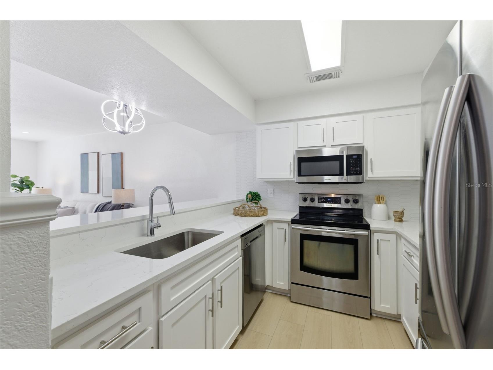 1555 Chateaux De Ville Court Clearwater FL 33764 TB8502404 image11