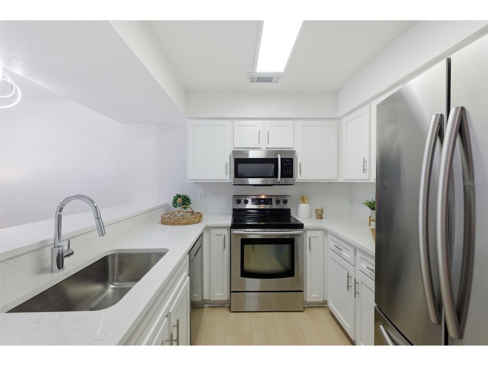 1555 Chateaux De Ville Court Clearwater FL 33764 TB8502404 image12