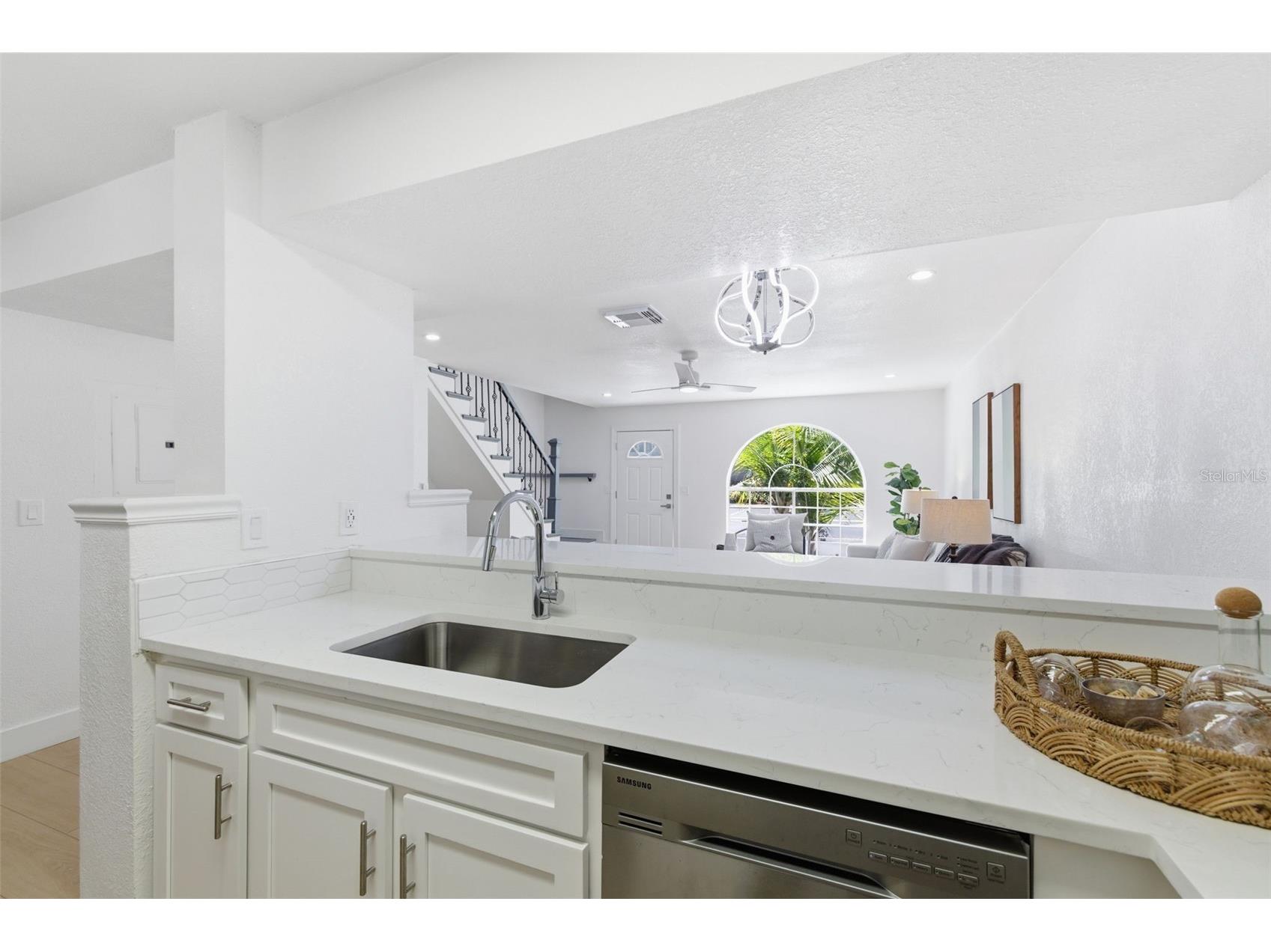1555 Chateaux De Ville Court Clearwater FL 33764 TB8502404 image14