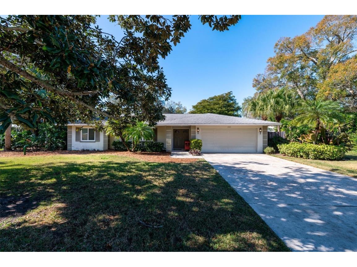 1555 Eastbrook Drive Sarasota FL 34231 A4576207 image1