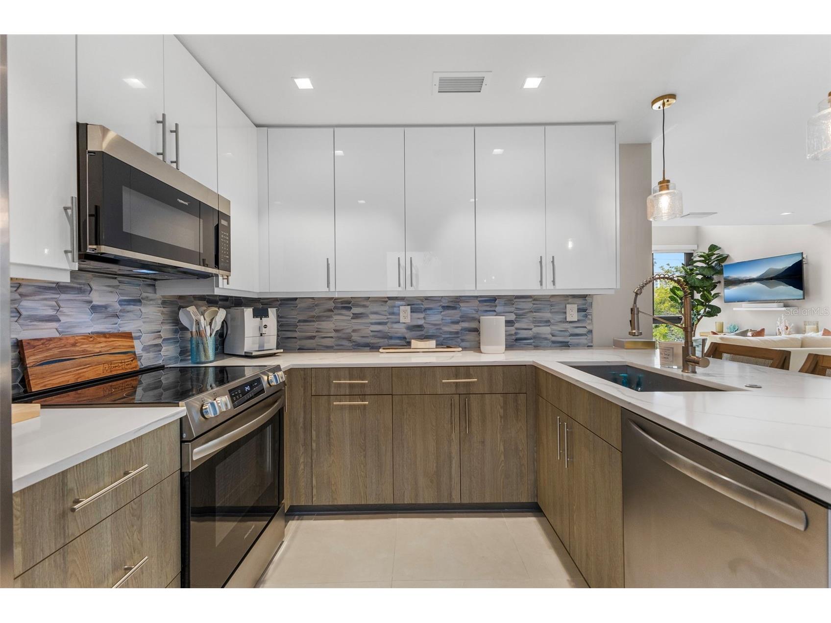 1558 4th St #212 Sarasota FL 34236 A4681618 image15
