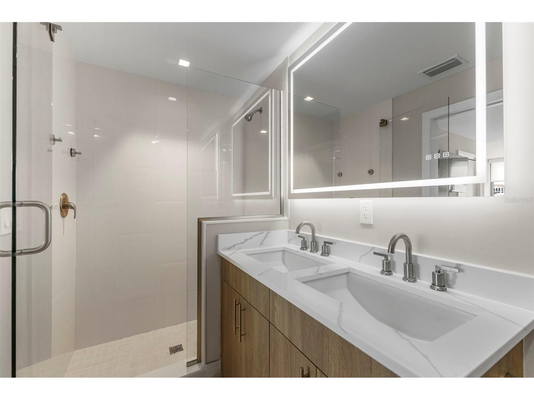1558 4th St #212 Sarasota FL 34236 A4681618 image21