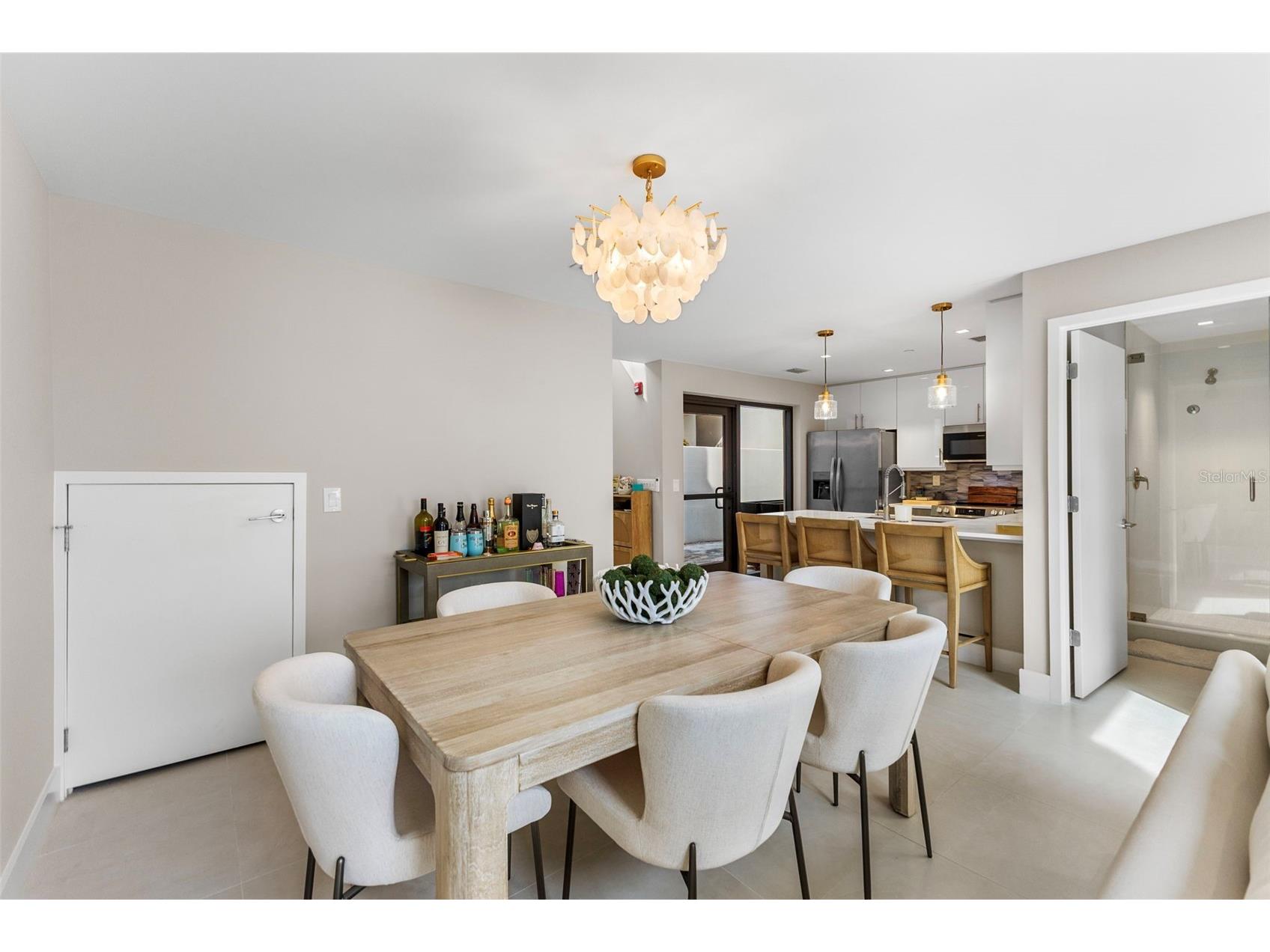 1558 4th St #212 Sarasota FL 34236 A4681618 image8