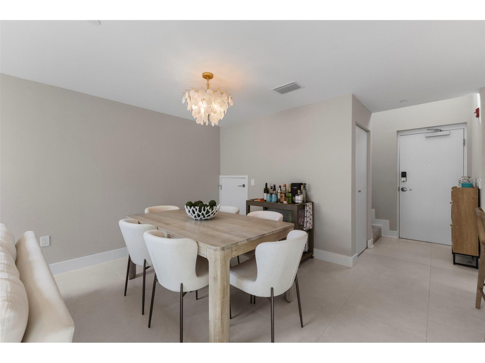 1558 4th St #212 Sarasota FL 34236 A4681618 image9