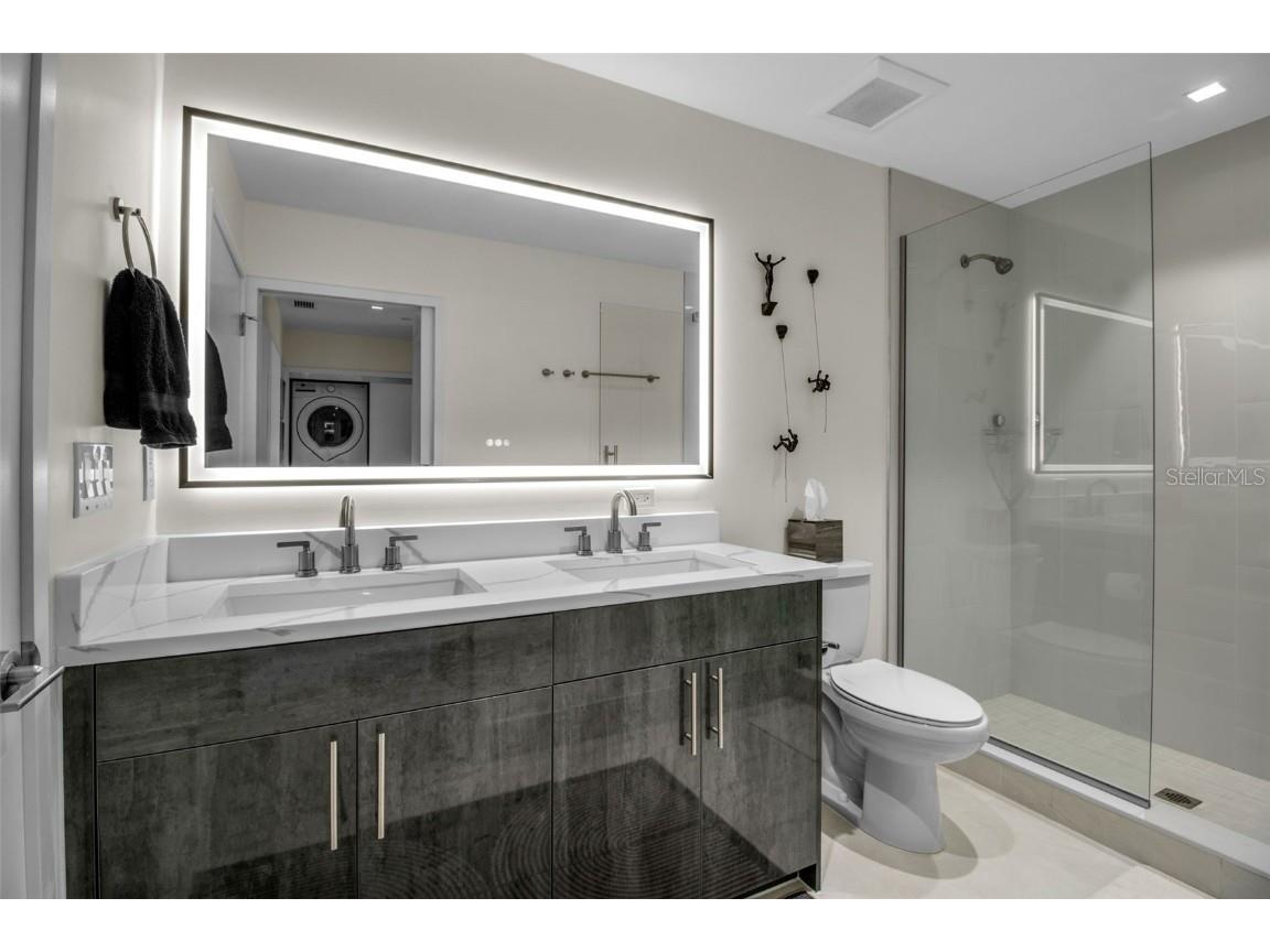 1558 4th Street #208 Sarasota FL 34236 A4673640 image33