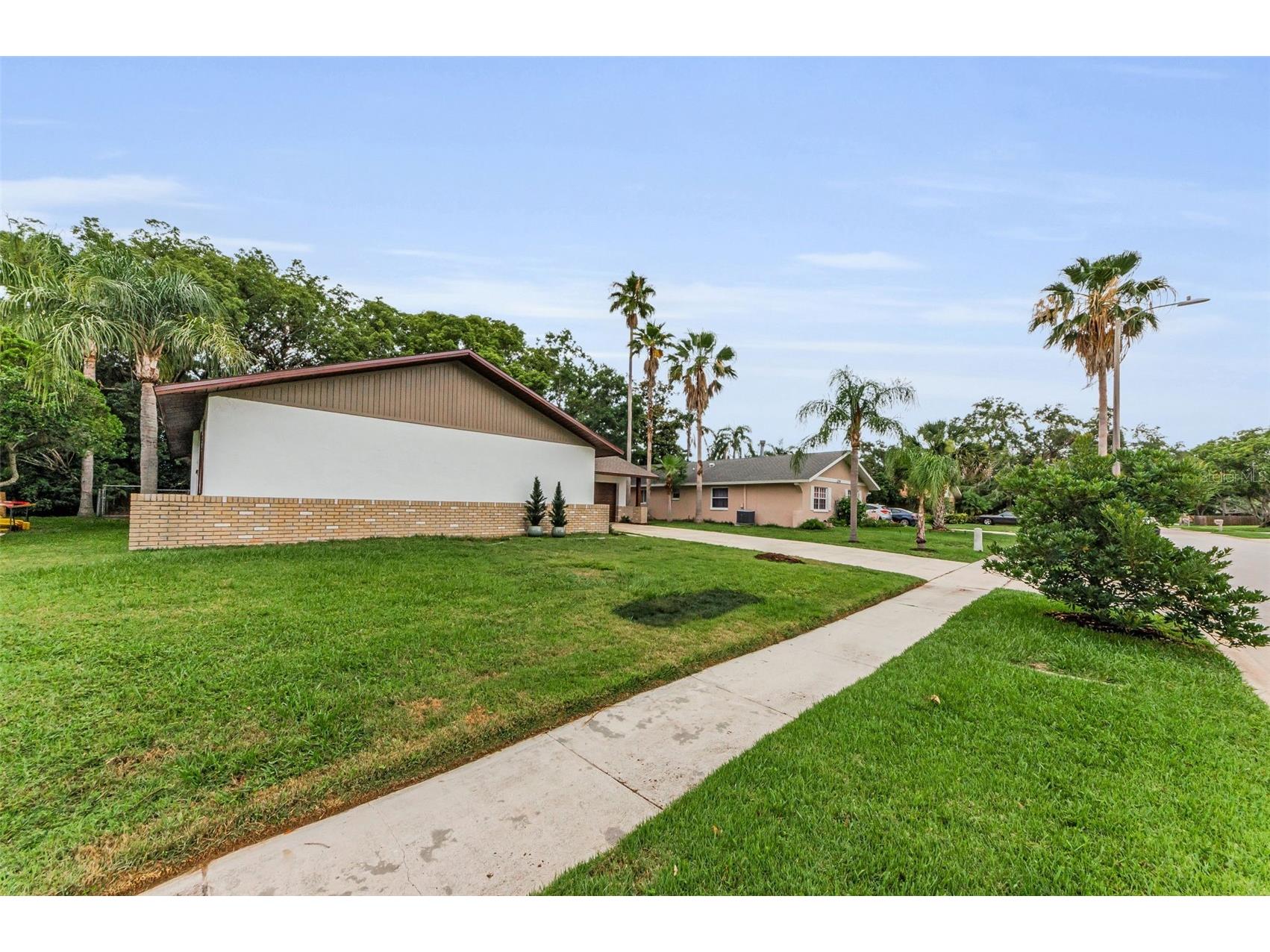 1558 Cottonwood Terrace Dunedin FL 34698 TB8393587 image2
