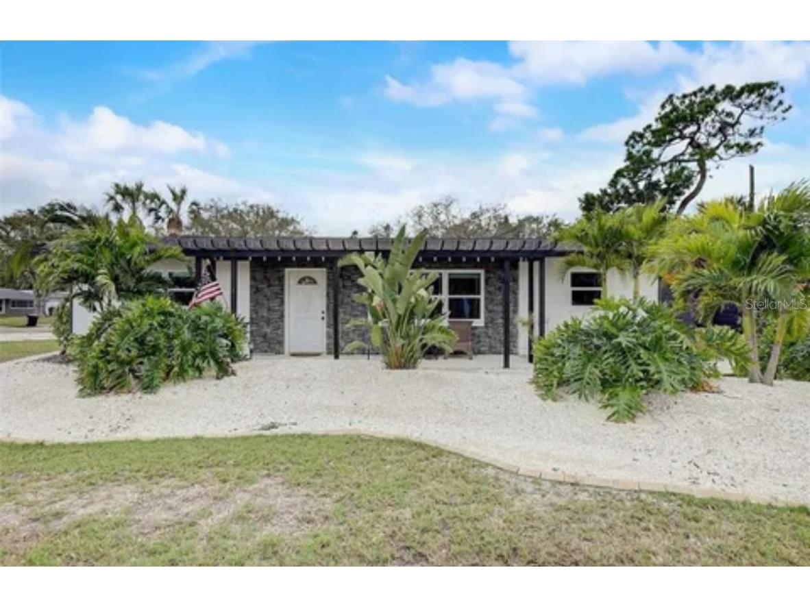 1558 Delaware Avenue NE Saint Petersburg FL 33703 TB8447230 image1