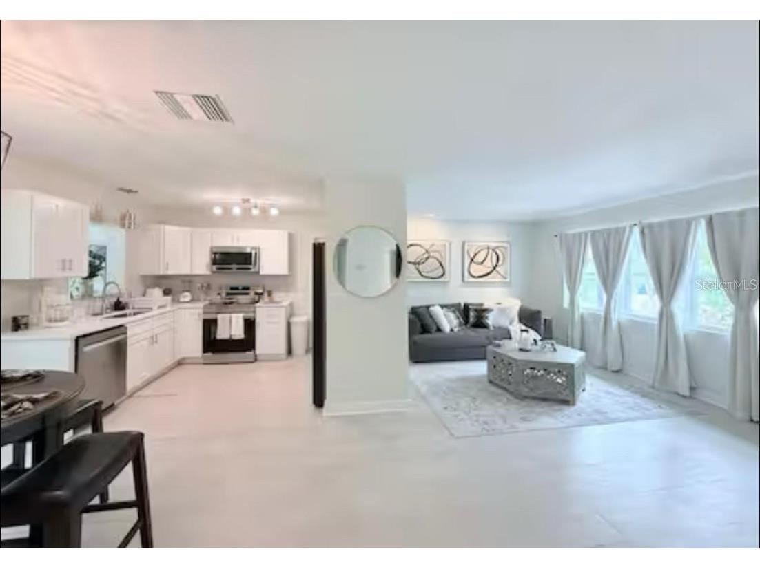 1558 Delaware Avenue NE Saint Petersburg FL 33703 TB8447230 image4