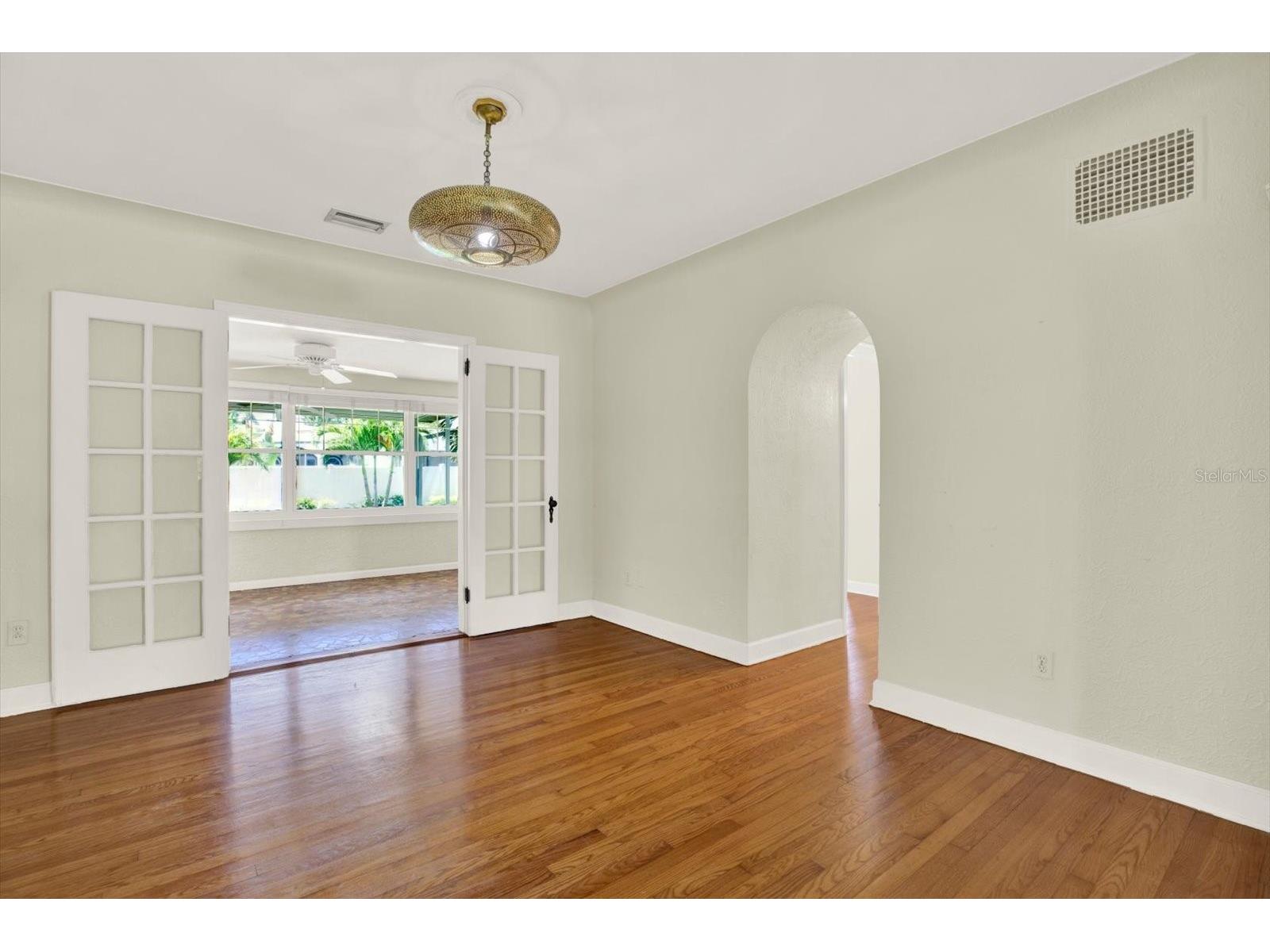 156 21st Avenue NE Saint Petersburg FL 33704 TB8505579 image27