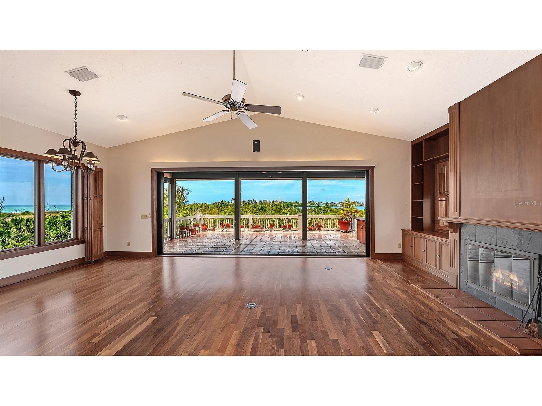156 Emerson Drive Sarasota FL 34236 A4692362 image10