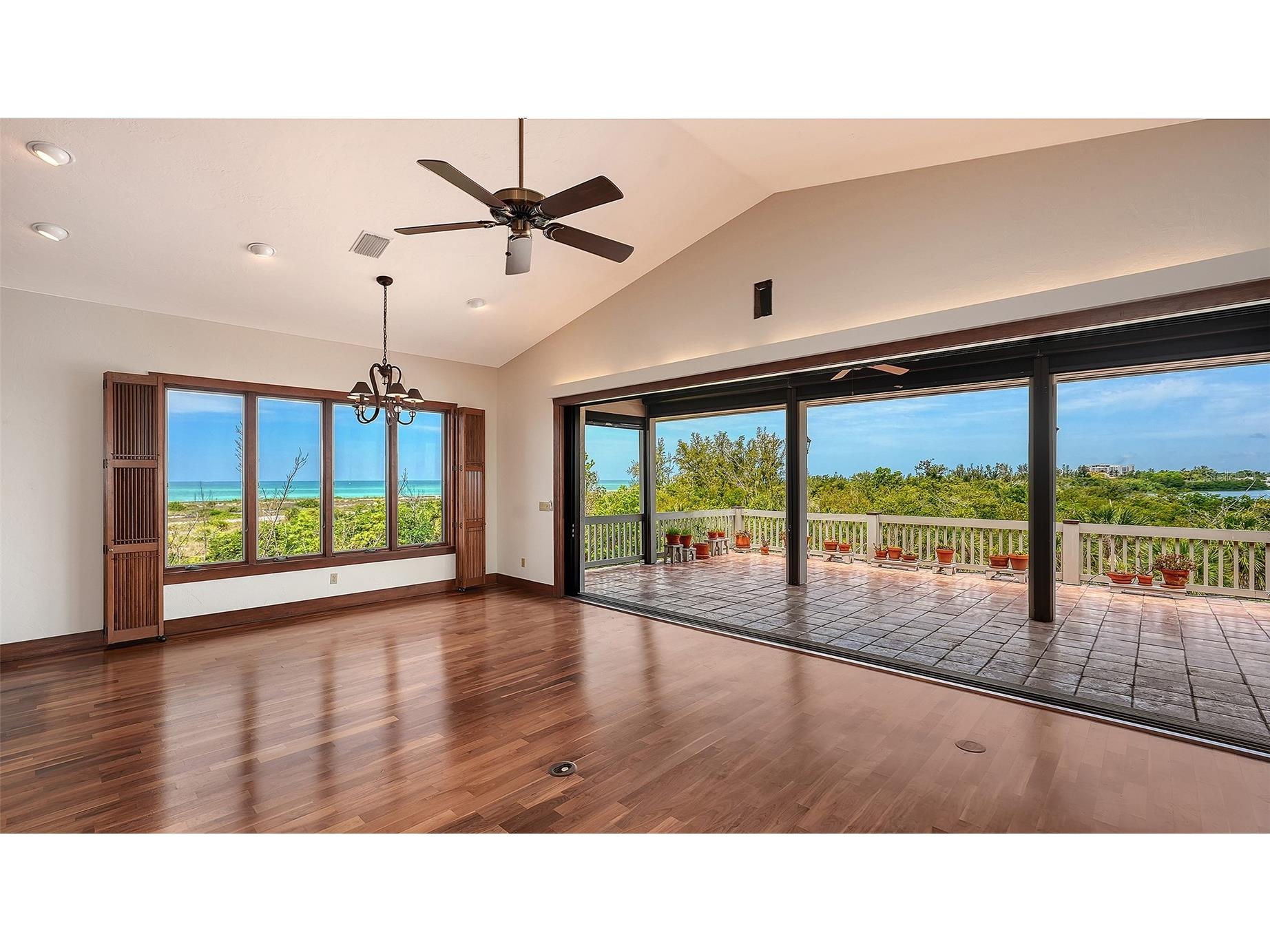 156 Emerson Drive Sarasota FL 34236 A4692362 image11