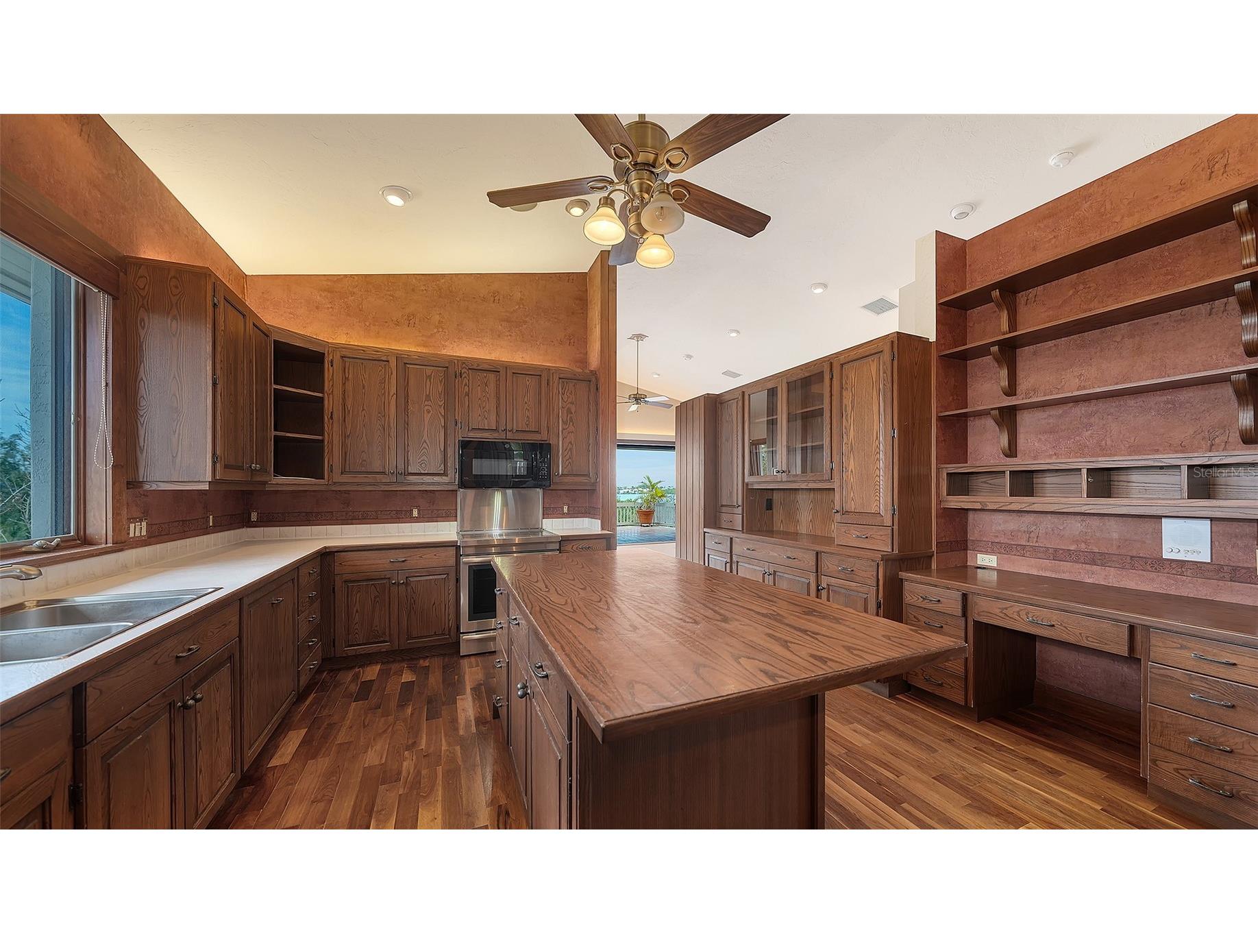 156 Emerson Drive Sarasota FL 34236 A4692362 image24