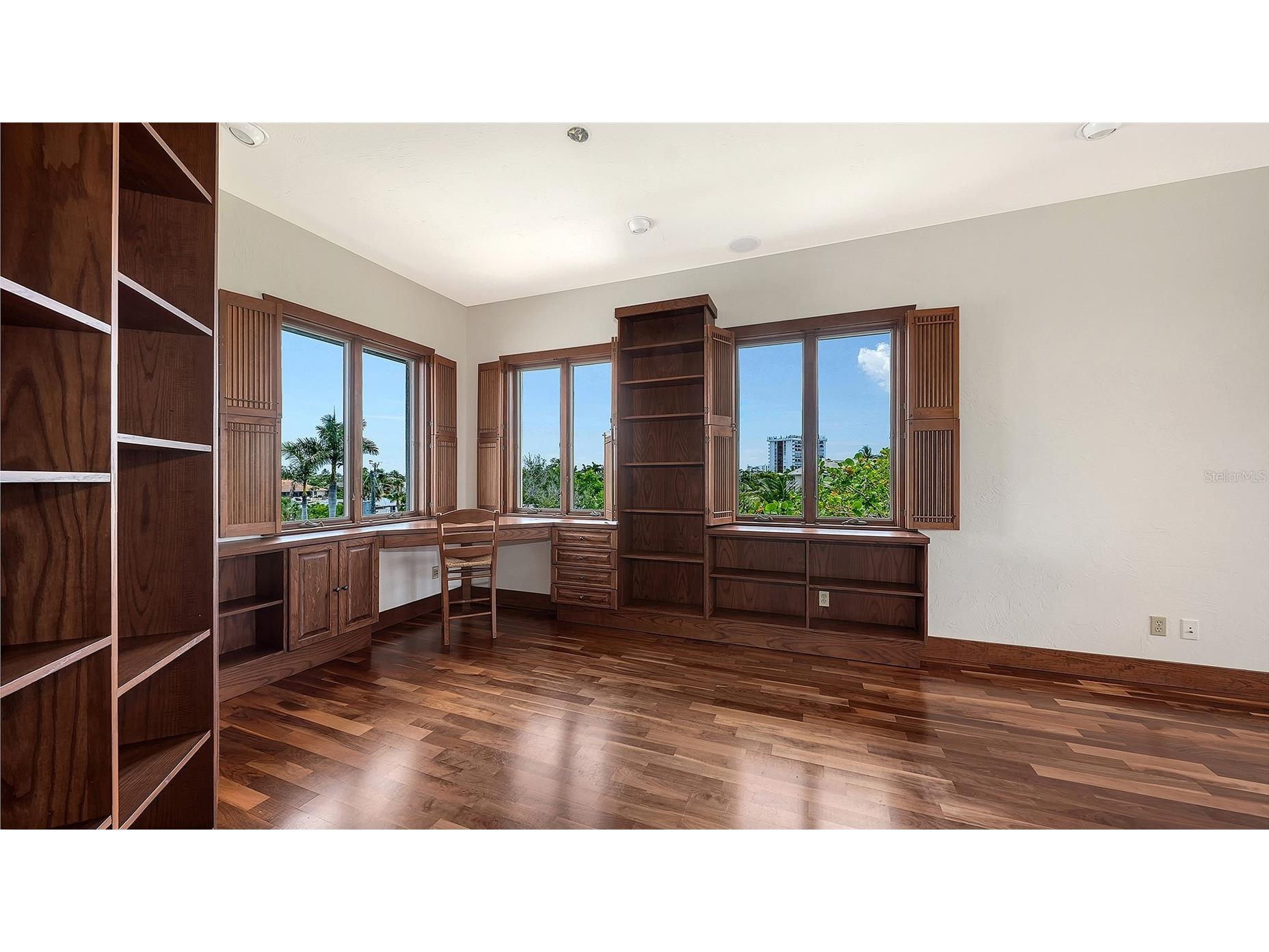 156 Emerson Drive Sarasota FL 34236 A4692362 image25