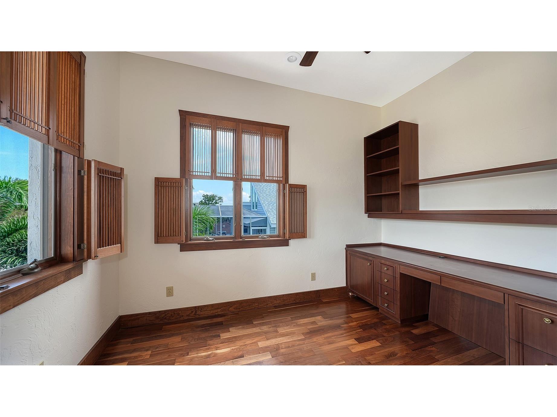 156 Emerson Drive Sarasota FL 34236 A4692362 image32