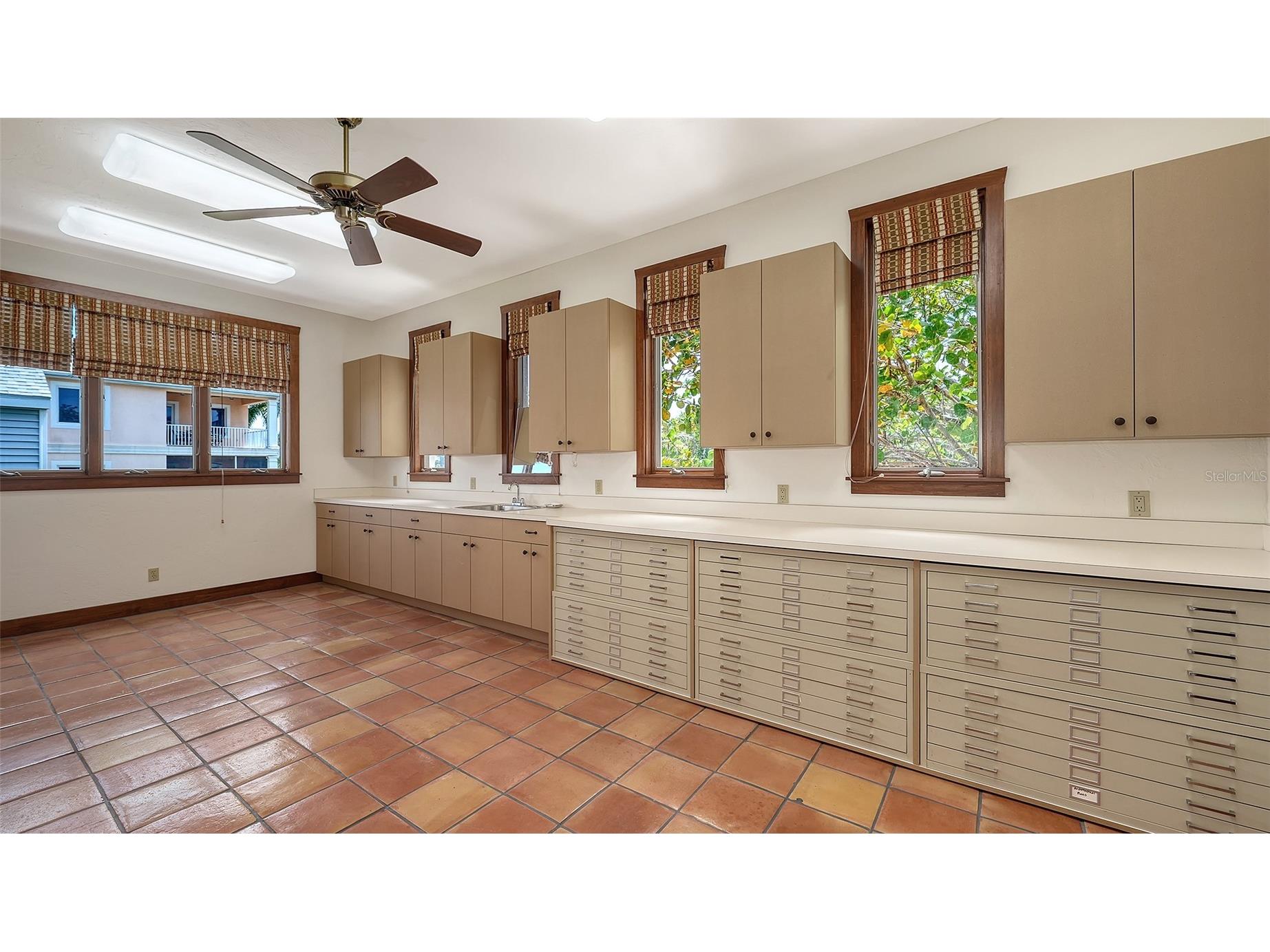 156 Emerson Drive Sarasota FL 34236 A4692362 image40