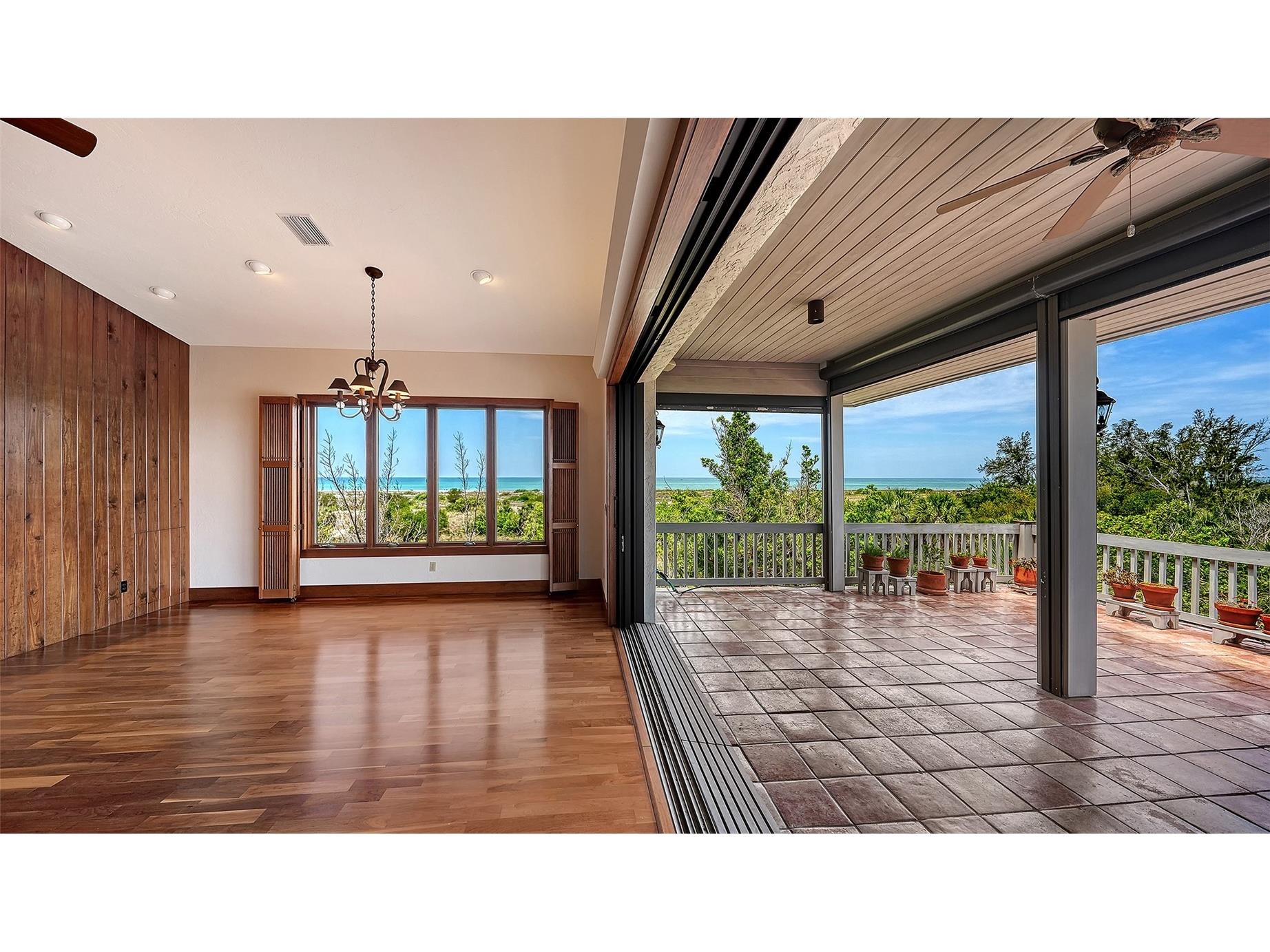 156 Emerson Drive Sarasota FL 34236 A4692362 image9