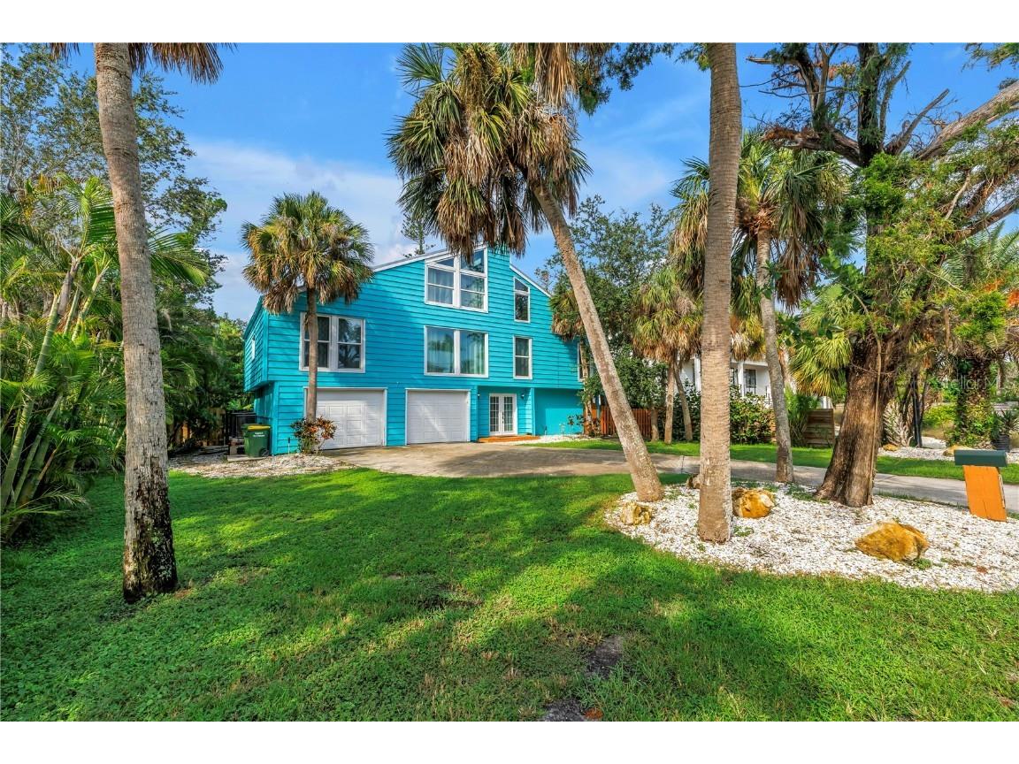 156 Siesta Drive Sarasota FL 34242 A4661717 image1