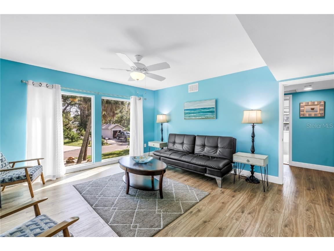 156 Siesta Drive Sarasota FL 34242 A4661717 image13