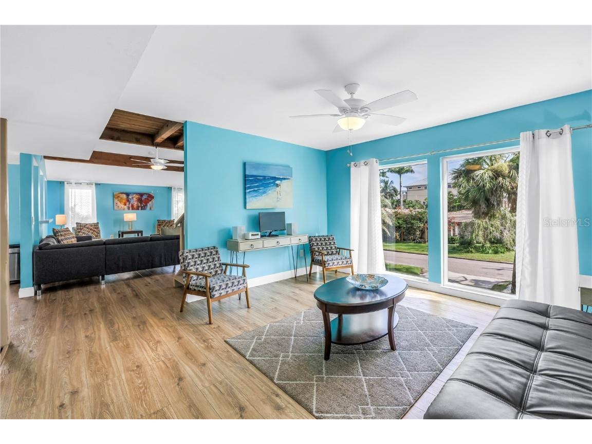 156 Siesta Drive Sarasota FL 34242 A4661717 image14