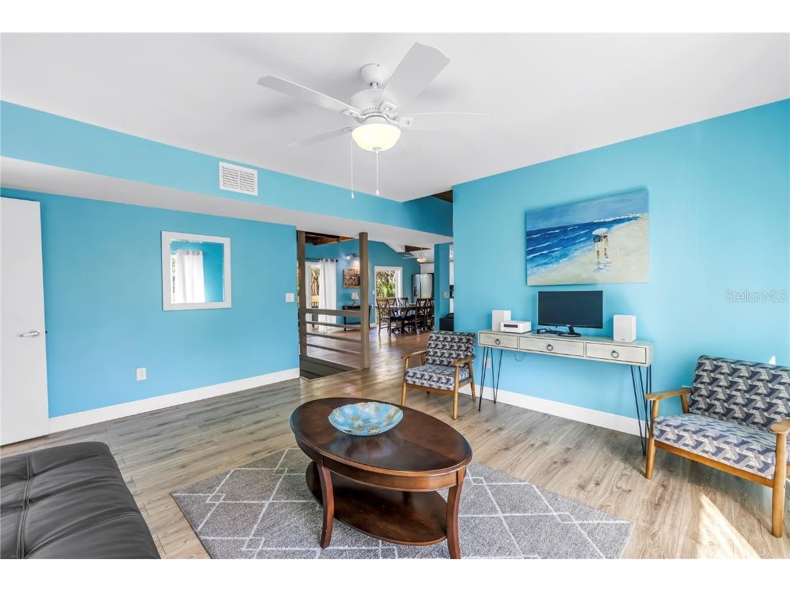 156 Siesta Drive Sarasota FL 34242 A4661717 image15