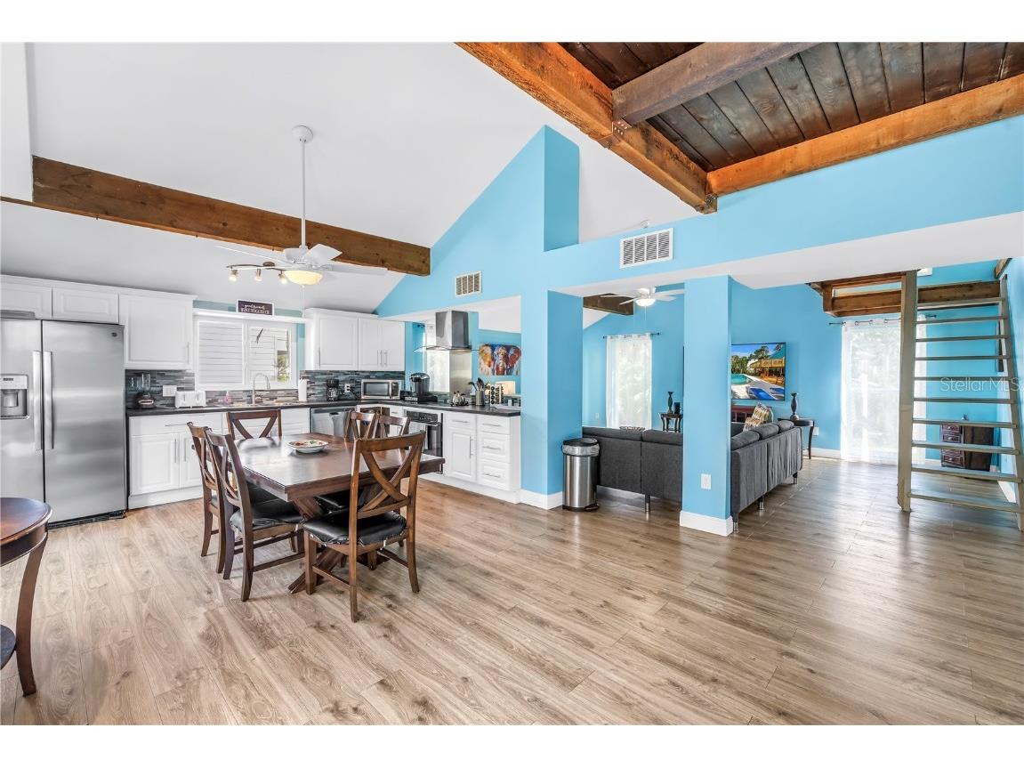 156 Siesta Drive Sarasota FL 34242 A4661717 image19