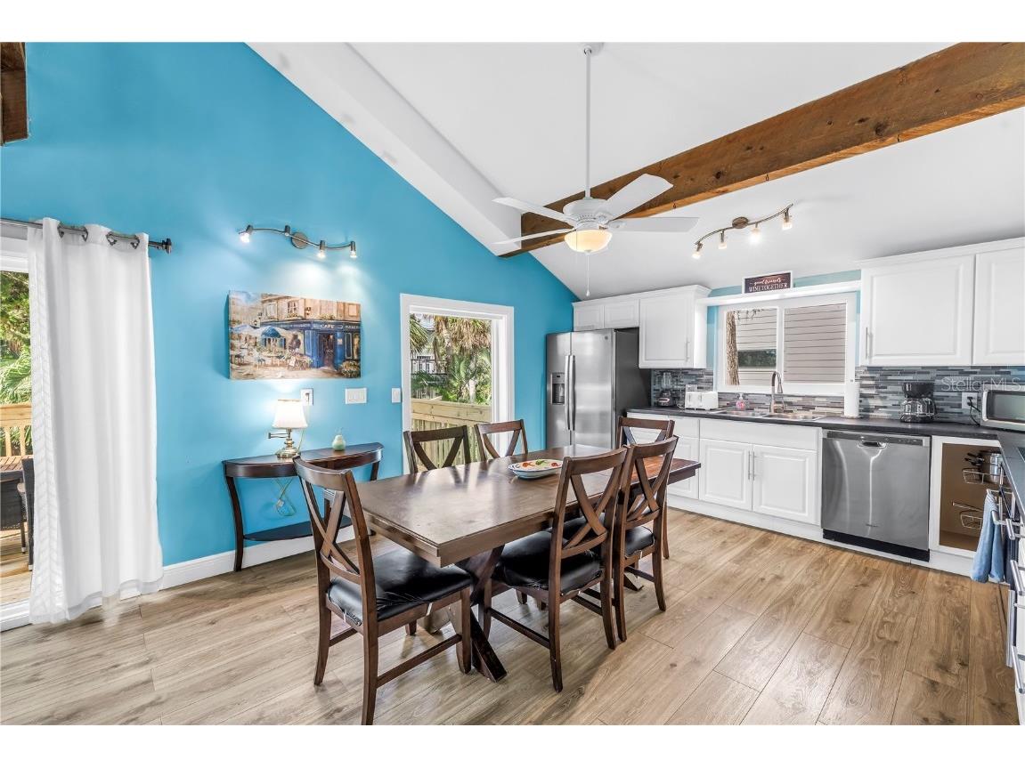 156 Siesta Drive Sarasota FL 34242 A4661717 image21