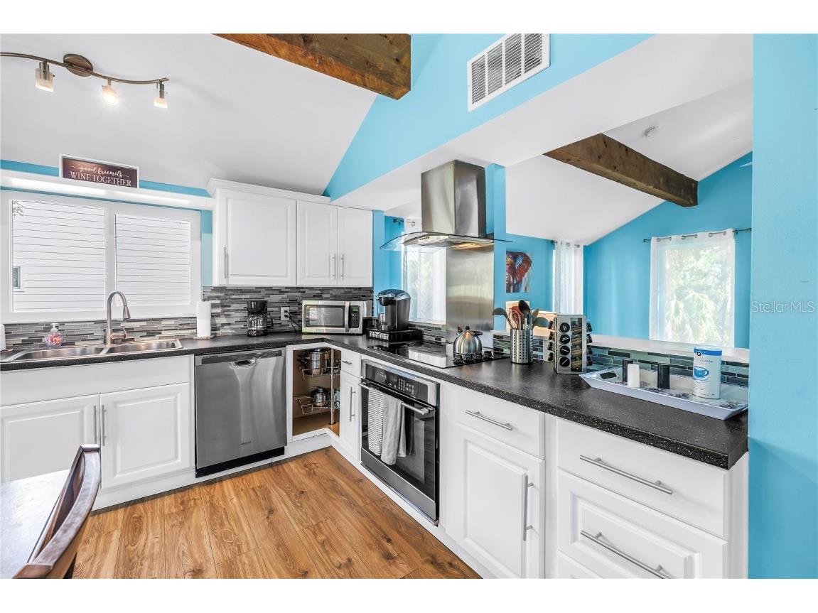 156 Siesta Drive Sarasota FL 34242 A4661717 image22