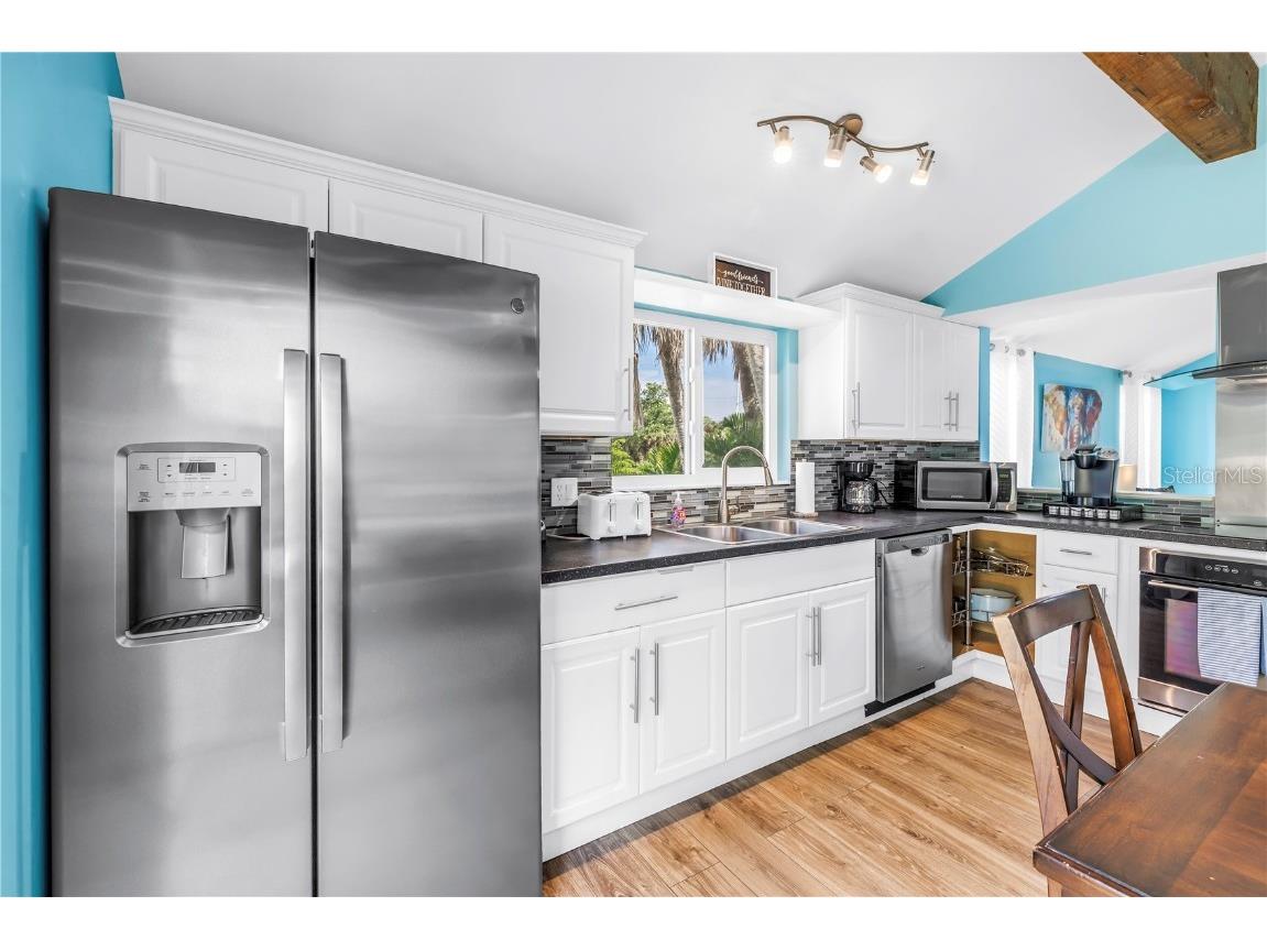 156 Siesta Drive Sarasota FL 34242 A4661717 image24