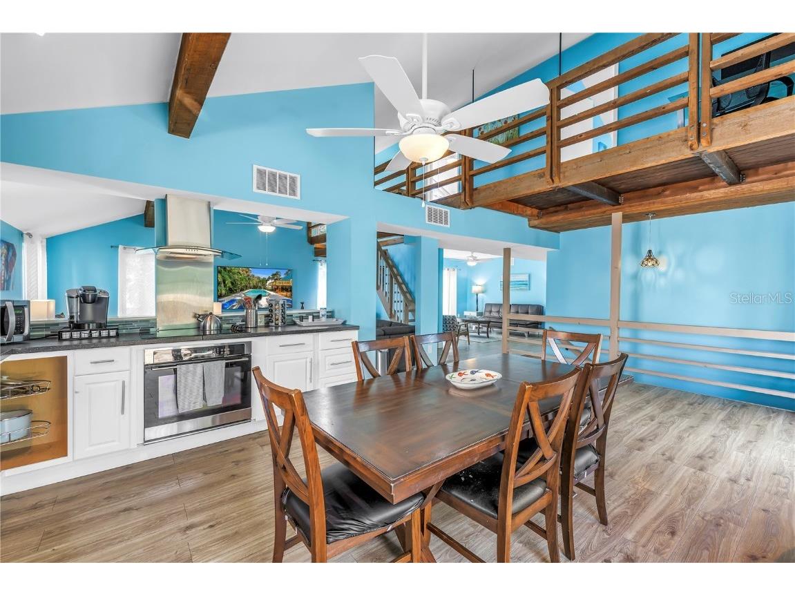 156 Siesta Drive Sarasota FL 34242 A4661717 image25