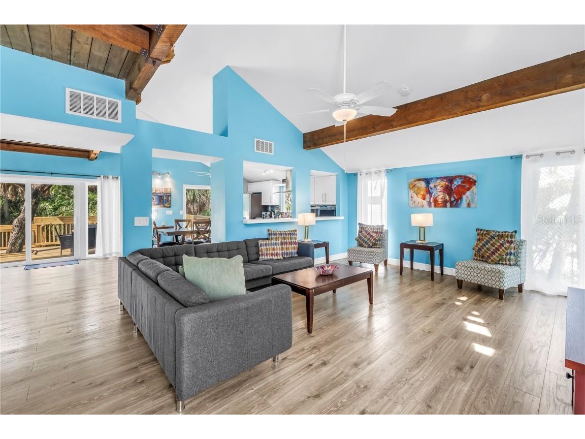 156 Siesta Drive Sarasota FL 34242 A4661717 image31