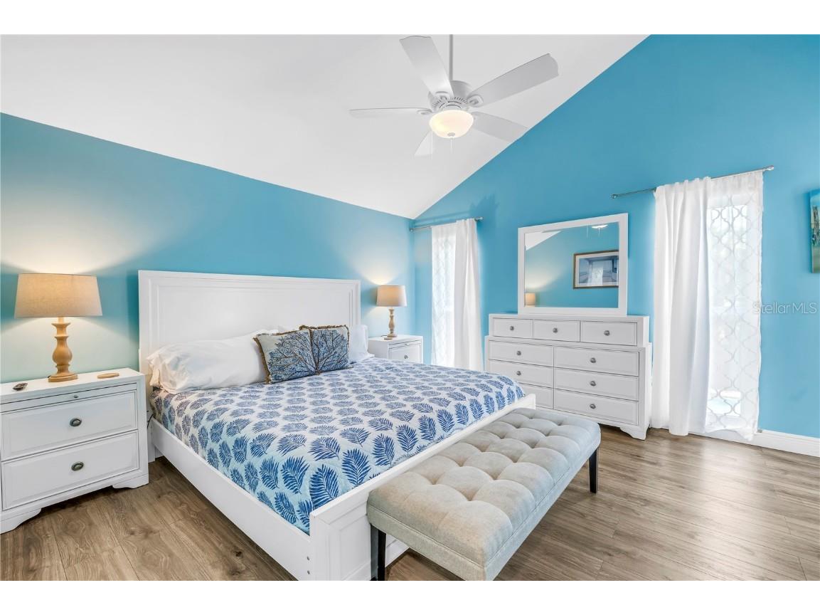 156 Siesta Drive Sarasota FL 34242 A4661717 image32