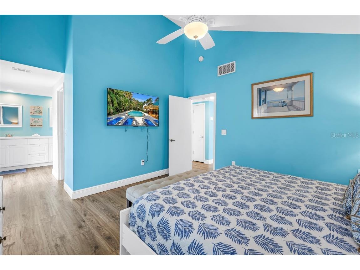 156 Siesta Drive Sarasota FL 34242 A4661717 image33