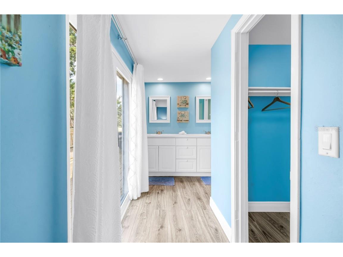 156 Siesta Drive Sarasota FL 34242 A4661717 image34