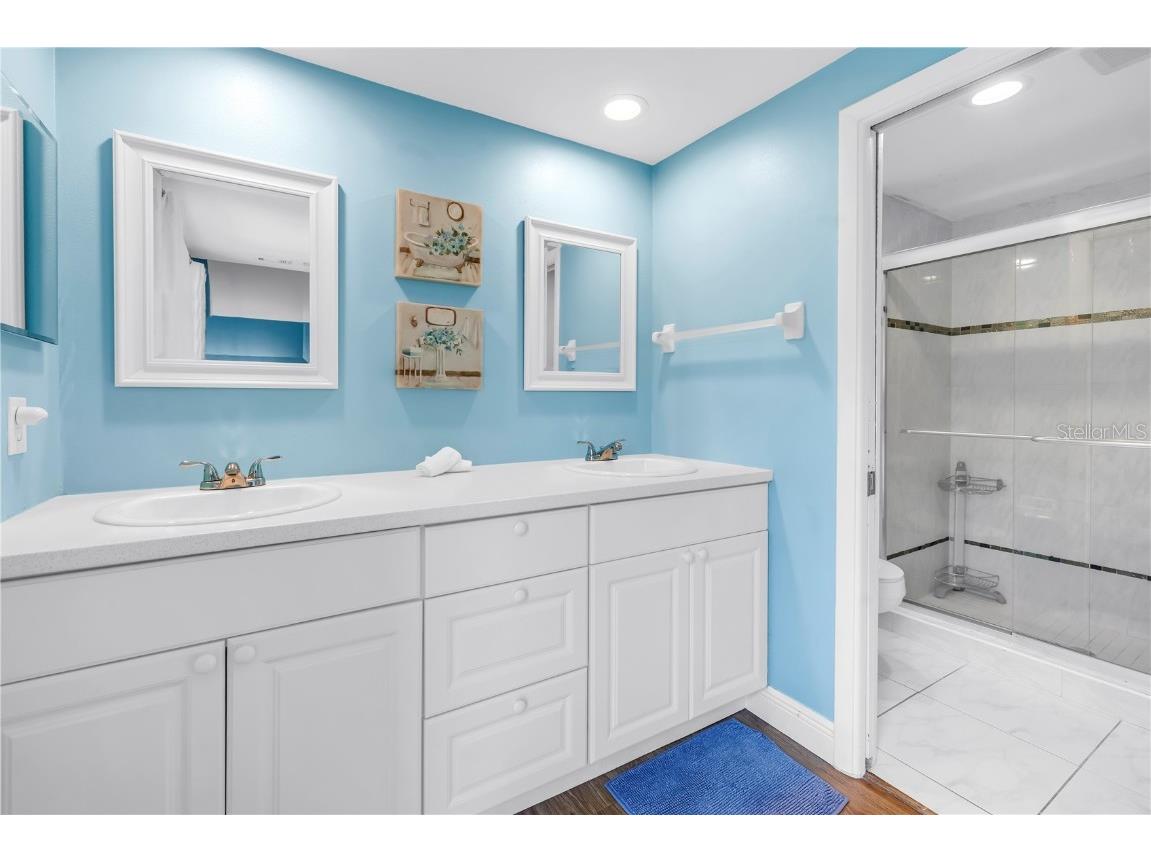 156 Siesta Drive Sarasota FL 34242 A4661717 image35